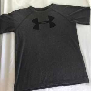 Under Armour boys lrg black tshirt w/ grey logo